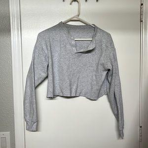 Brandy Melville cropped light grey henley, one size, great condition.